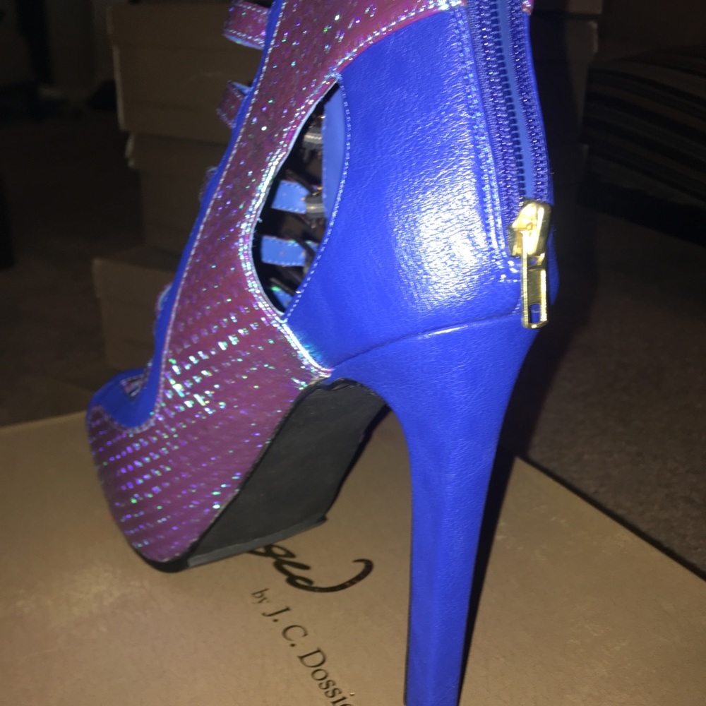 Privileged Heels - Picture 2 of 3